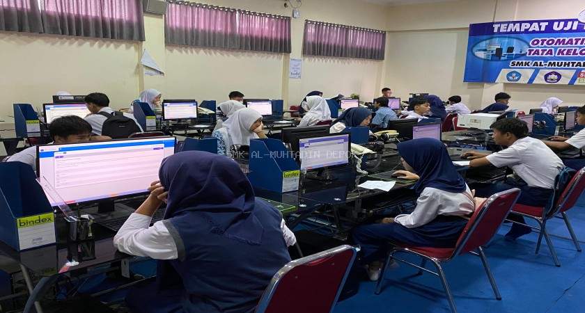 Seriusnya Calon Peserta Didik Mengerjakan Tes Akademik PPDB