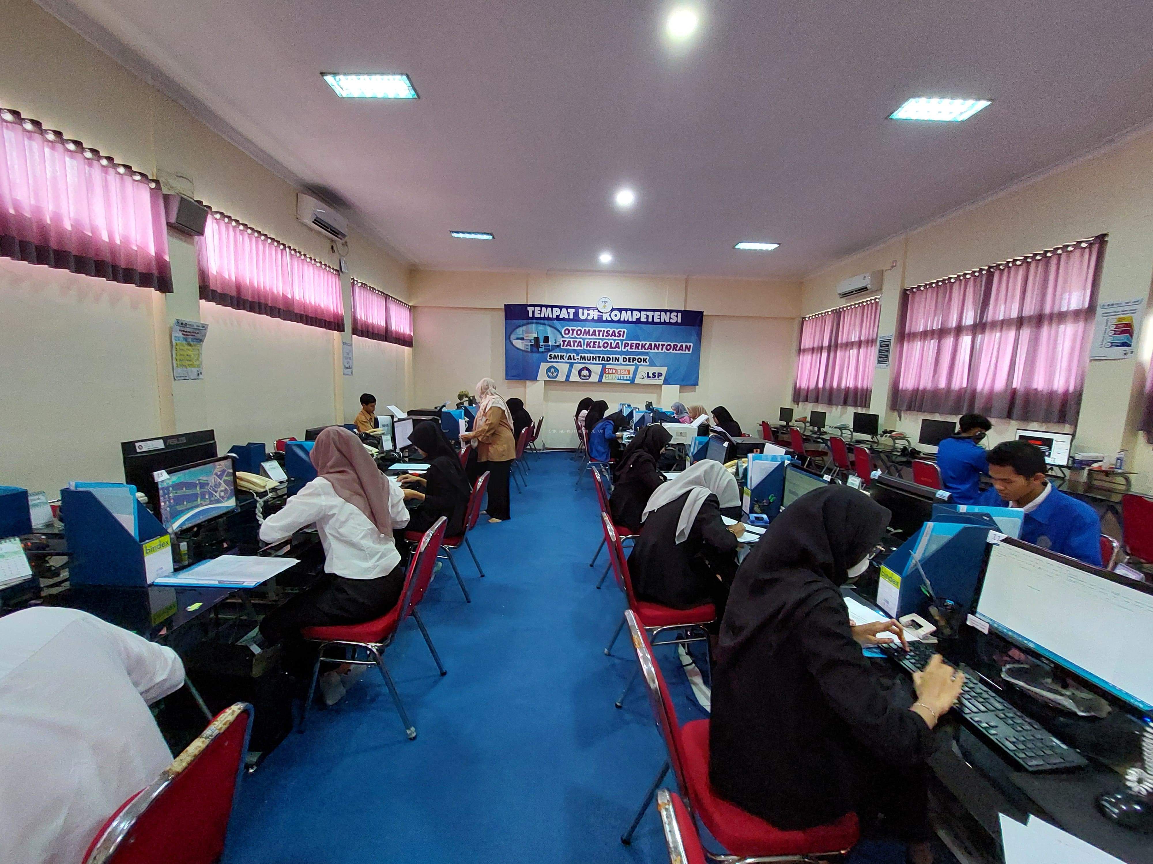 Uji Kompetensi Keahlian (UKK) Kelas XII Membuktikan Peserta Didik Layak Secara Kompetensi