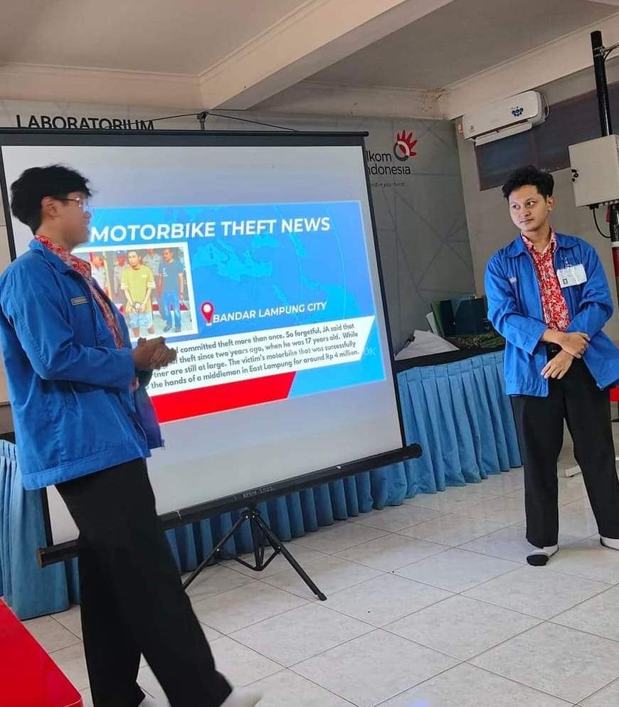 Peserta Didik Kelas XII Unjuk Kebolehan Dalam Ujian Praktek Bahasa Inggris